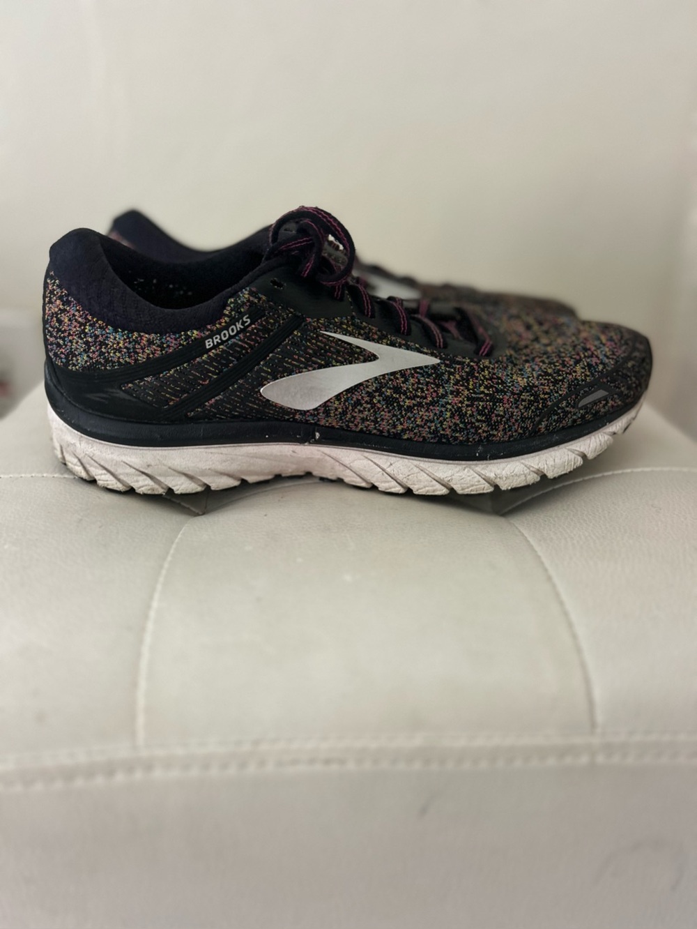 Brooks Women’s Launch GTS 8 Black Running Shoes Size 9